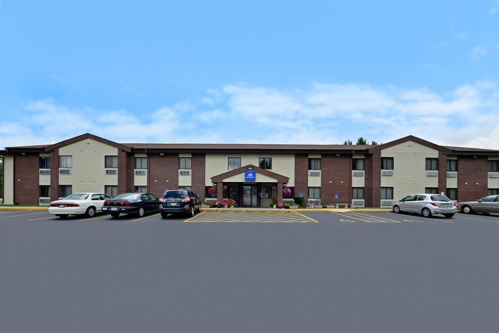 Americas Best Value Inn Wisconsin Rapids Exterior photo