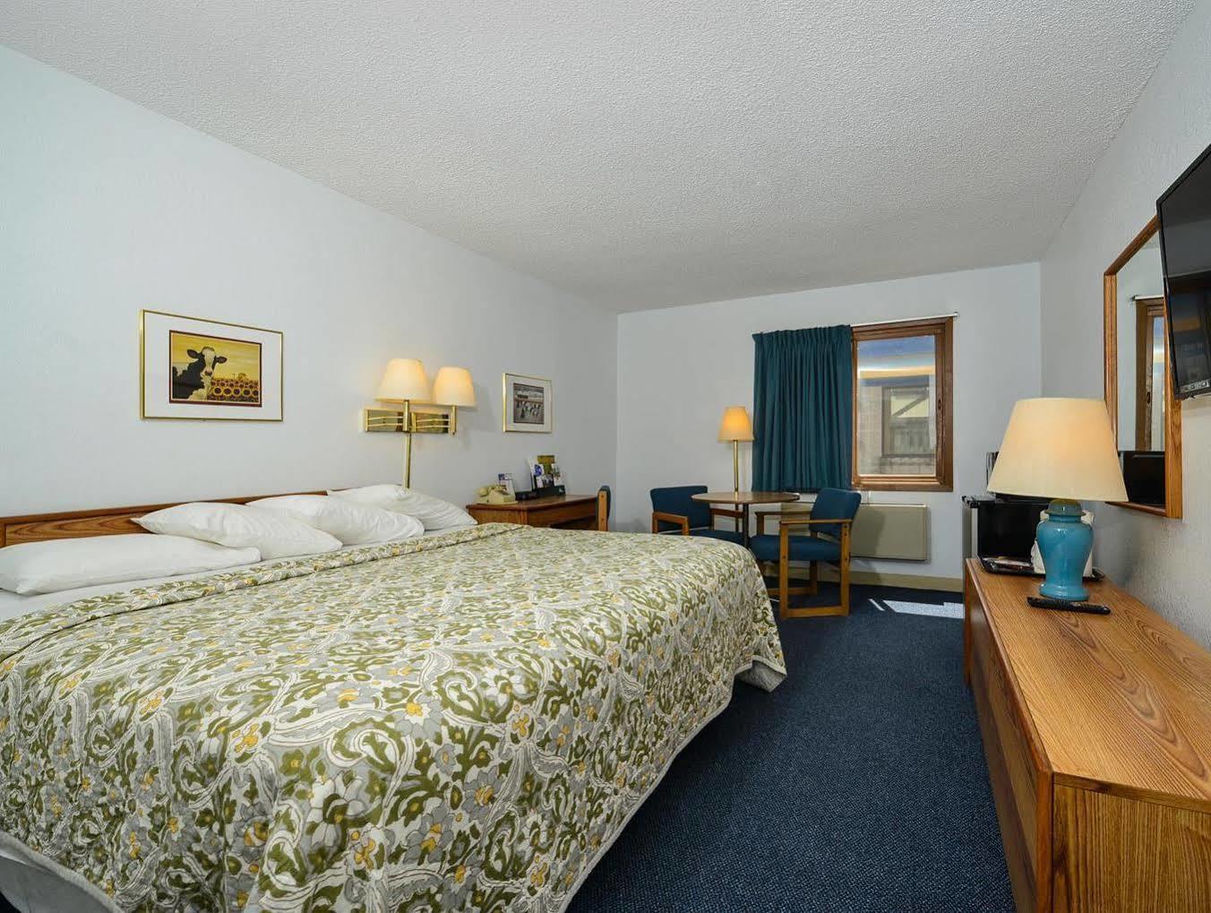 Americas Best Value Inn Wisconsin Rapids Exterior photo