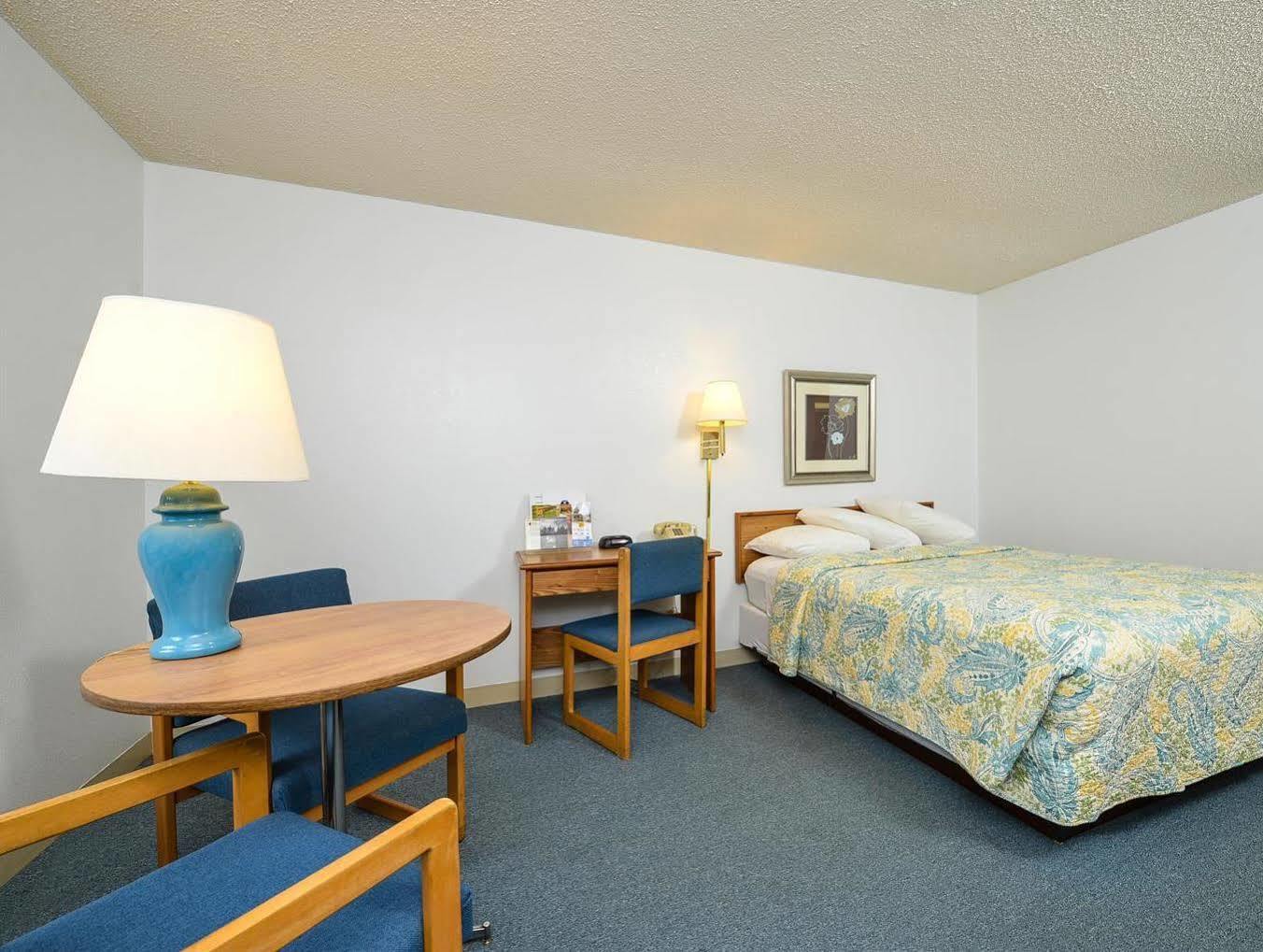 Americas Best Value Inn Wisconsin Rapids Exterior photo